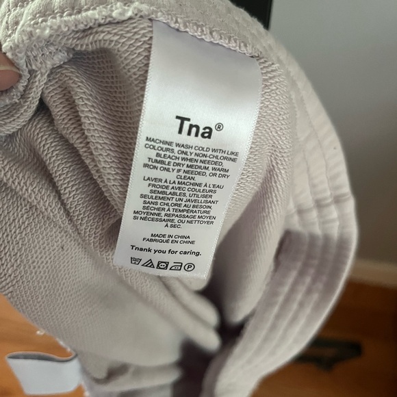 TNA Airy Fleece shorts size medium. Comfy in excellent condition. No pockets. - Picture 3 of 5